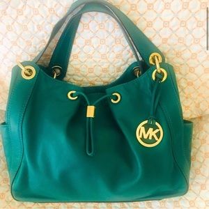 MichaelKors Ludlow Drawstring Shoulder/hand
Tote. Good UC. Lots of life left.
